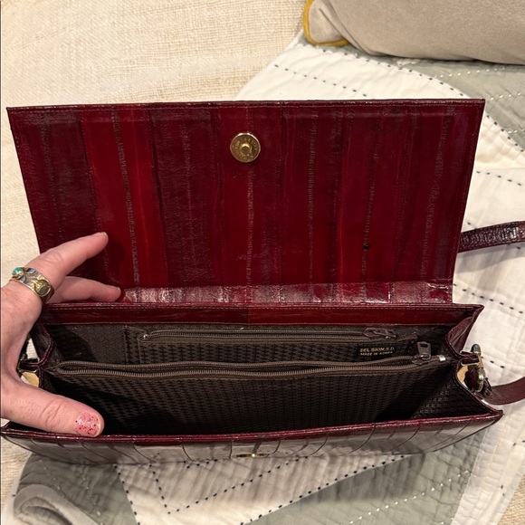 Vintage America Deep Red Crossbody eel Bag - Picture 2 of 9